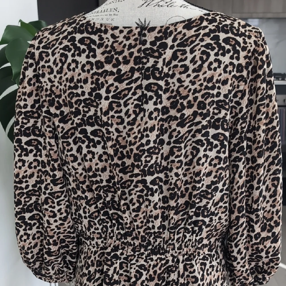 Vince Camuto Animal Print Long Sleeve Dress - Picture 5 of 5